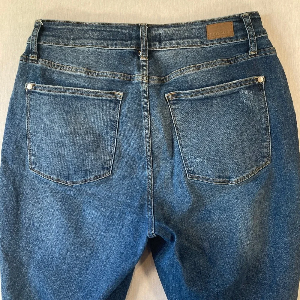 Judy Blue 14W Relaxed Fit Distressed Skinny Jeans Medium Wash Raw Hem 25
